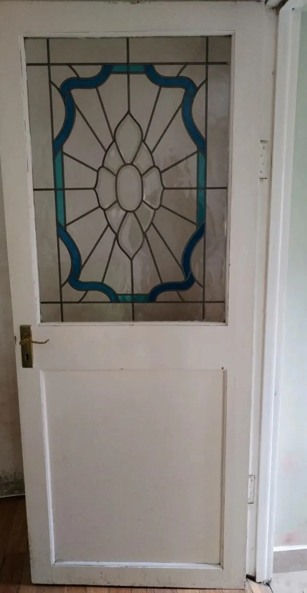 Wooden doors (x2) with stained-glass panel - Image 1