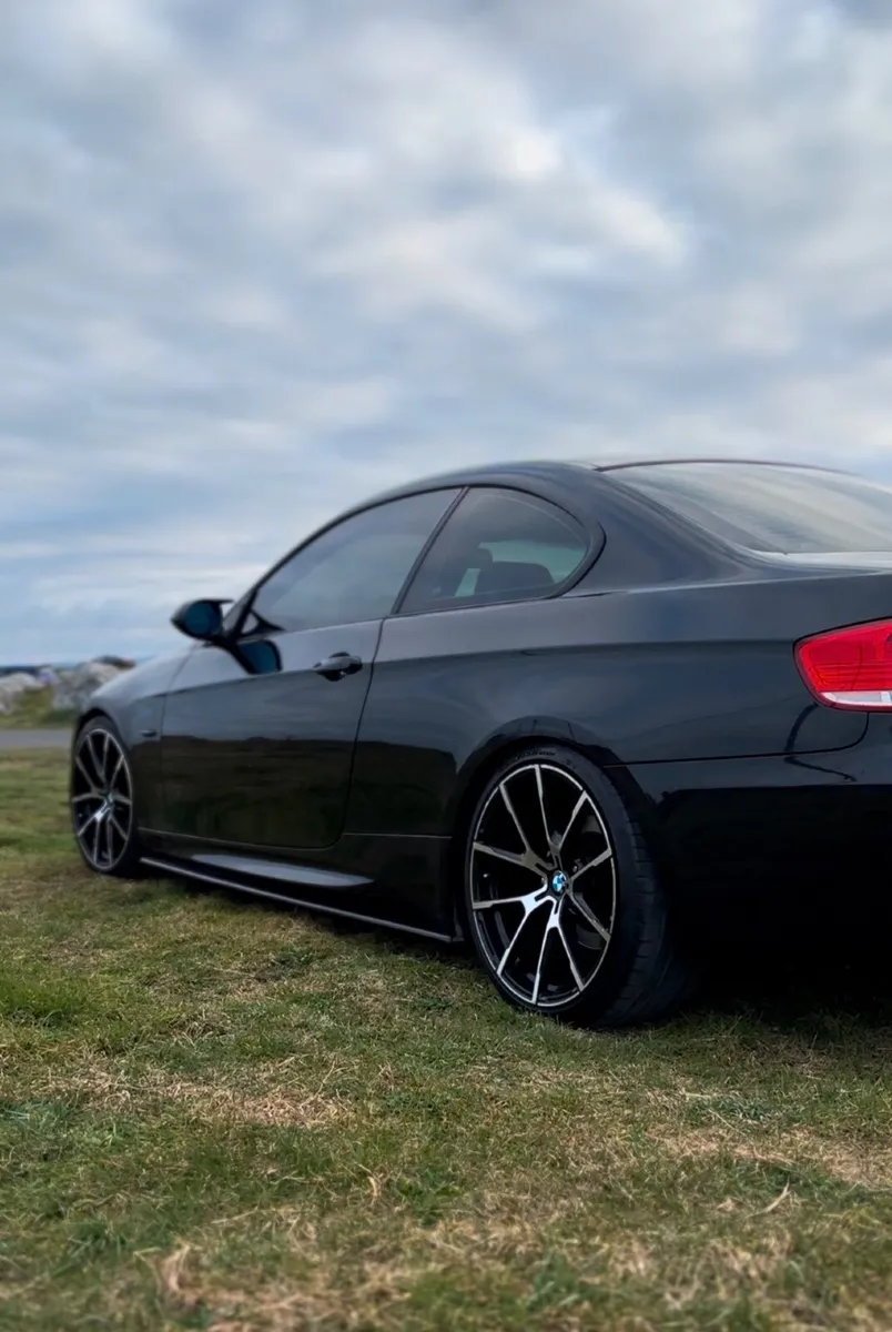 BMW 3-Series 2008 - Image 2