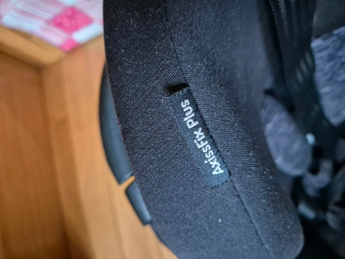 Maxi Cosi Axissfix Child's Car Seat - Image 2