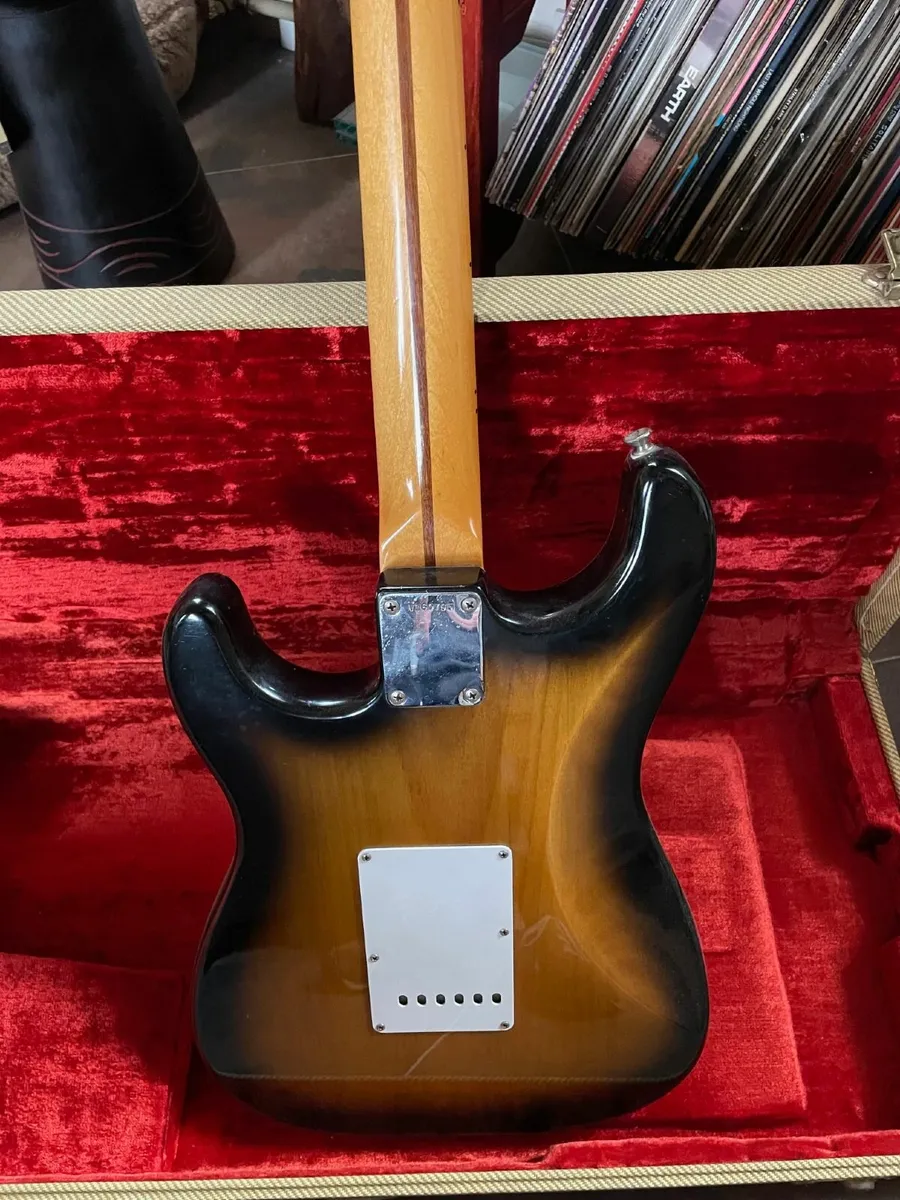 Fender stratt 1957 reissue with case - Image 2