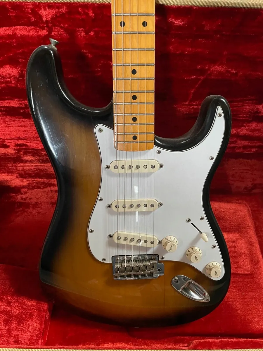 Fender stratt 1957 reissue with case - Image 3