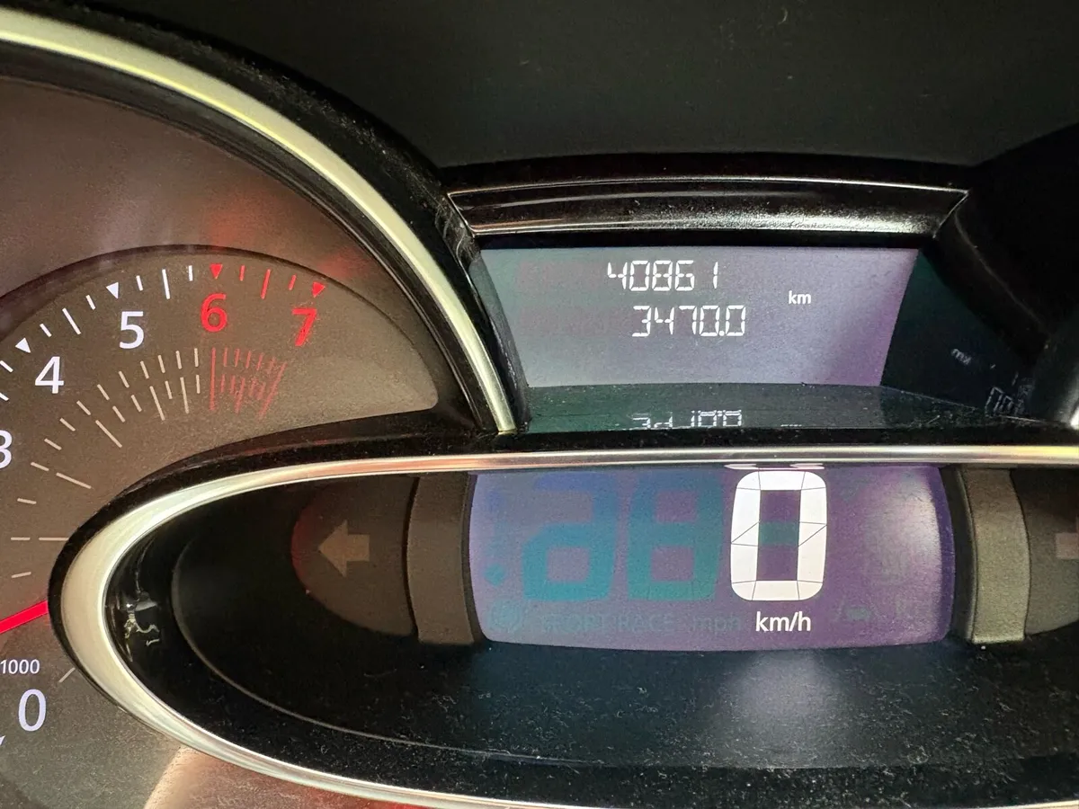 Renault Clio - Image 4