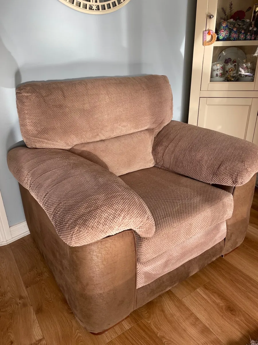 Sofa & 2 Armchairs - Image 2