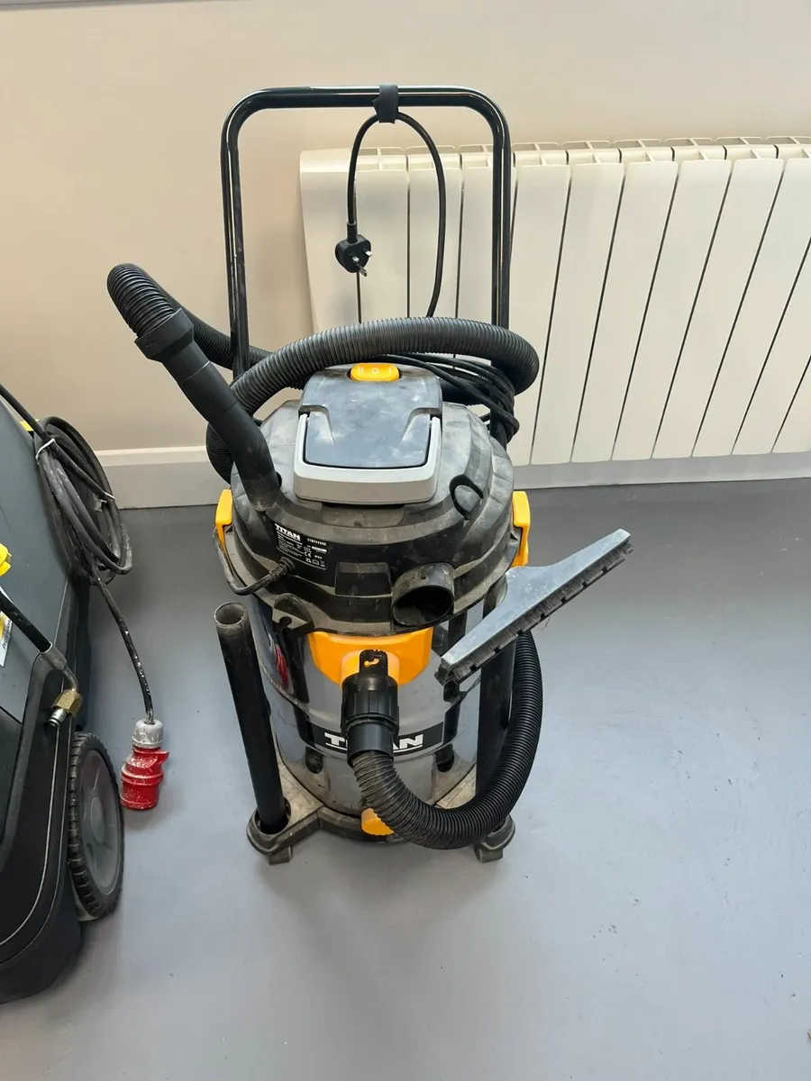 Industrial wet/dry vac