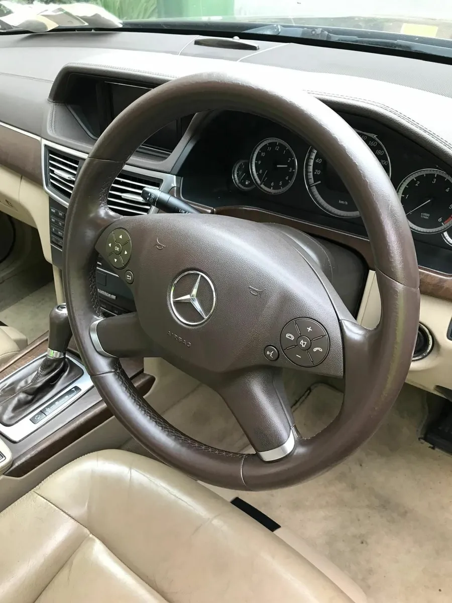 Mercedes-Benz E-Class 2010 - Image 3