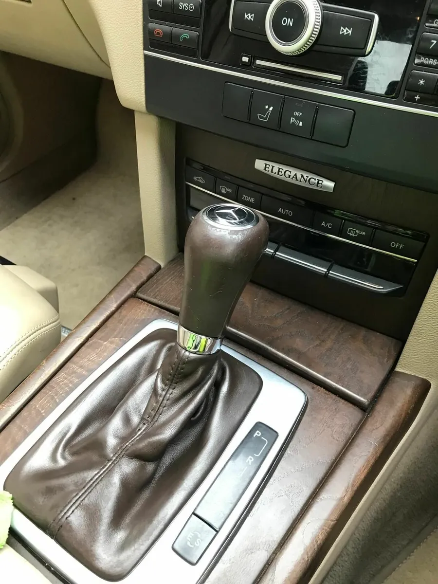Mercedes-Benz E-Class 2010 - Image 4