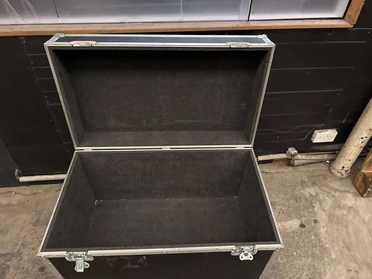 Flight case with wheels - Image 4