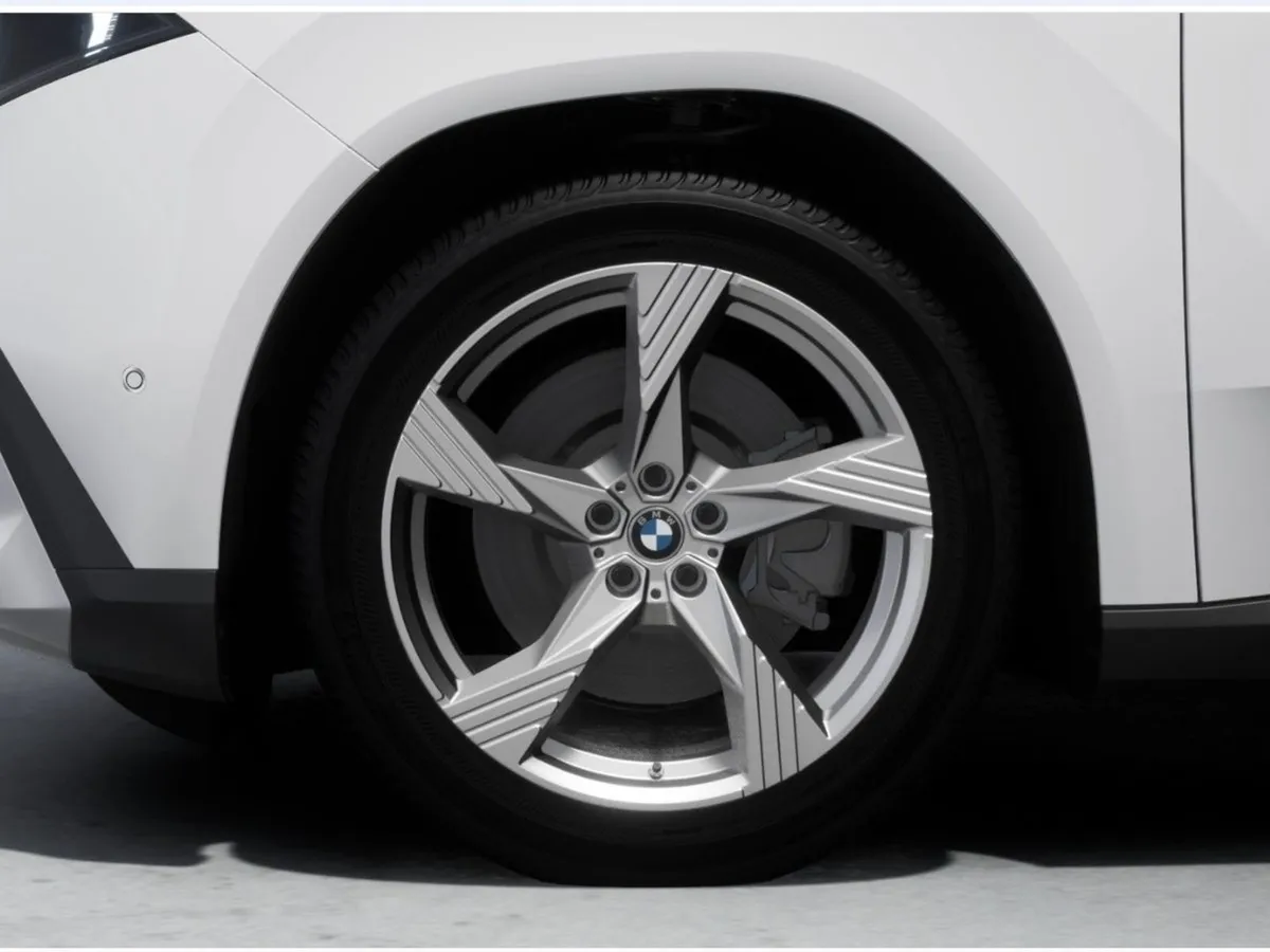 BMW iX3 50 Xdrive - Image 3