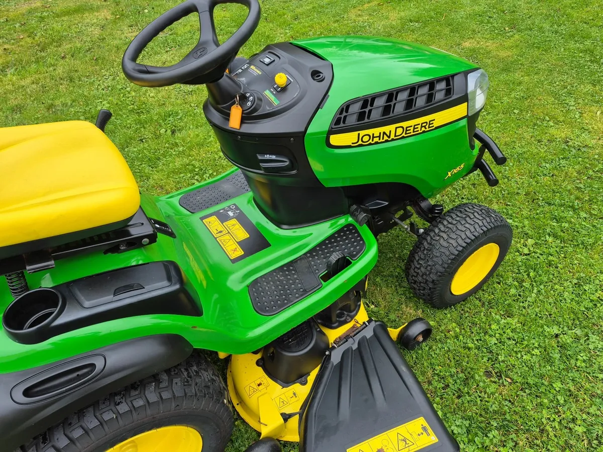 Ride on lawnmower - Image 1