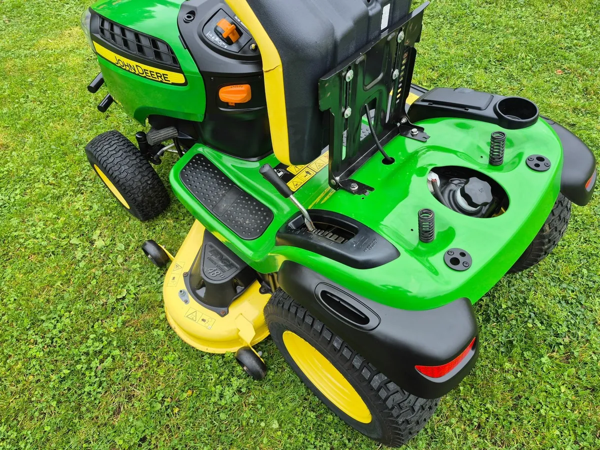 Ride on lawnmower - Image 2