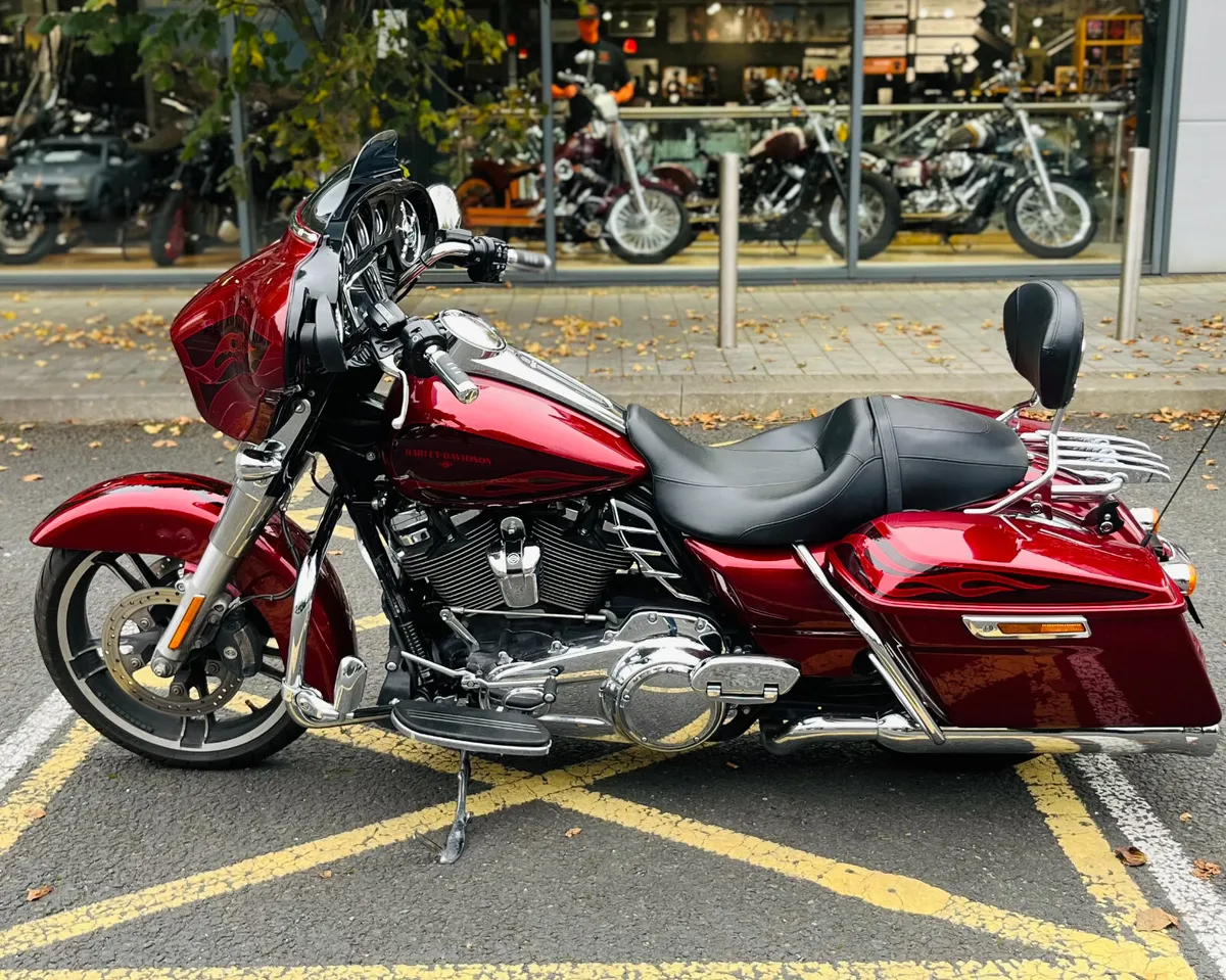 HARLEY-DAVIDSON STREET GLIDE - Image 4