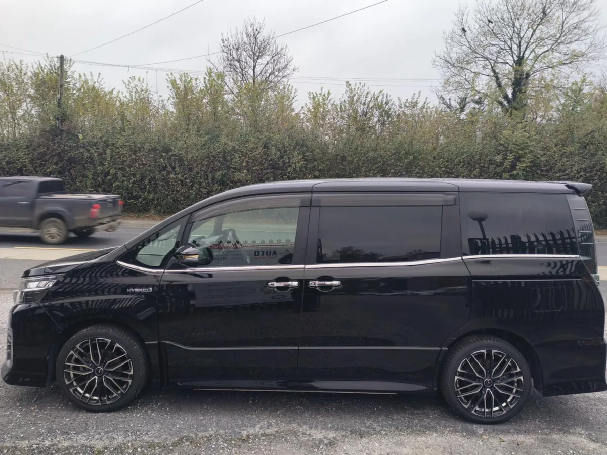 Toyota Voxy Hybrid 7 Seats Automatic 2016 !!! - Image 4