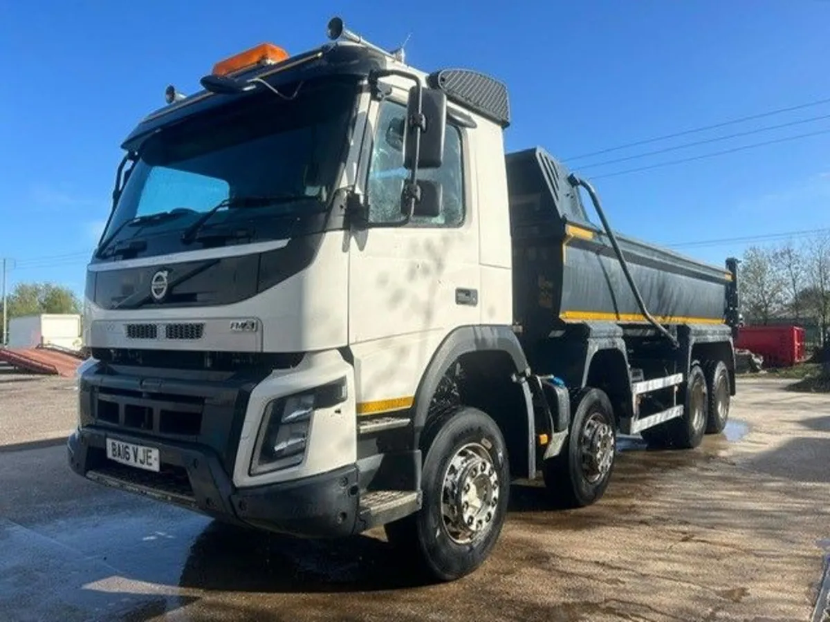 2016 Volvo FMX420 8x4 Tipper - Image 4
