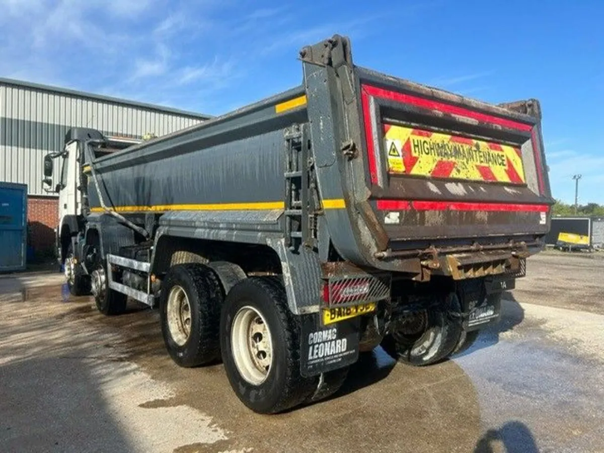 2016 Volvo FMX420 8x4 Tipper - Image 3