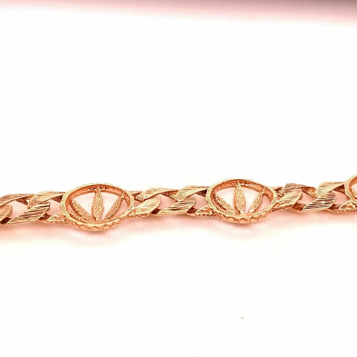 9k Gold Cannabis Leaf Bracelet - Image 4