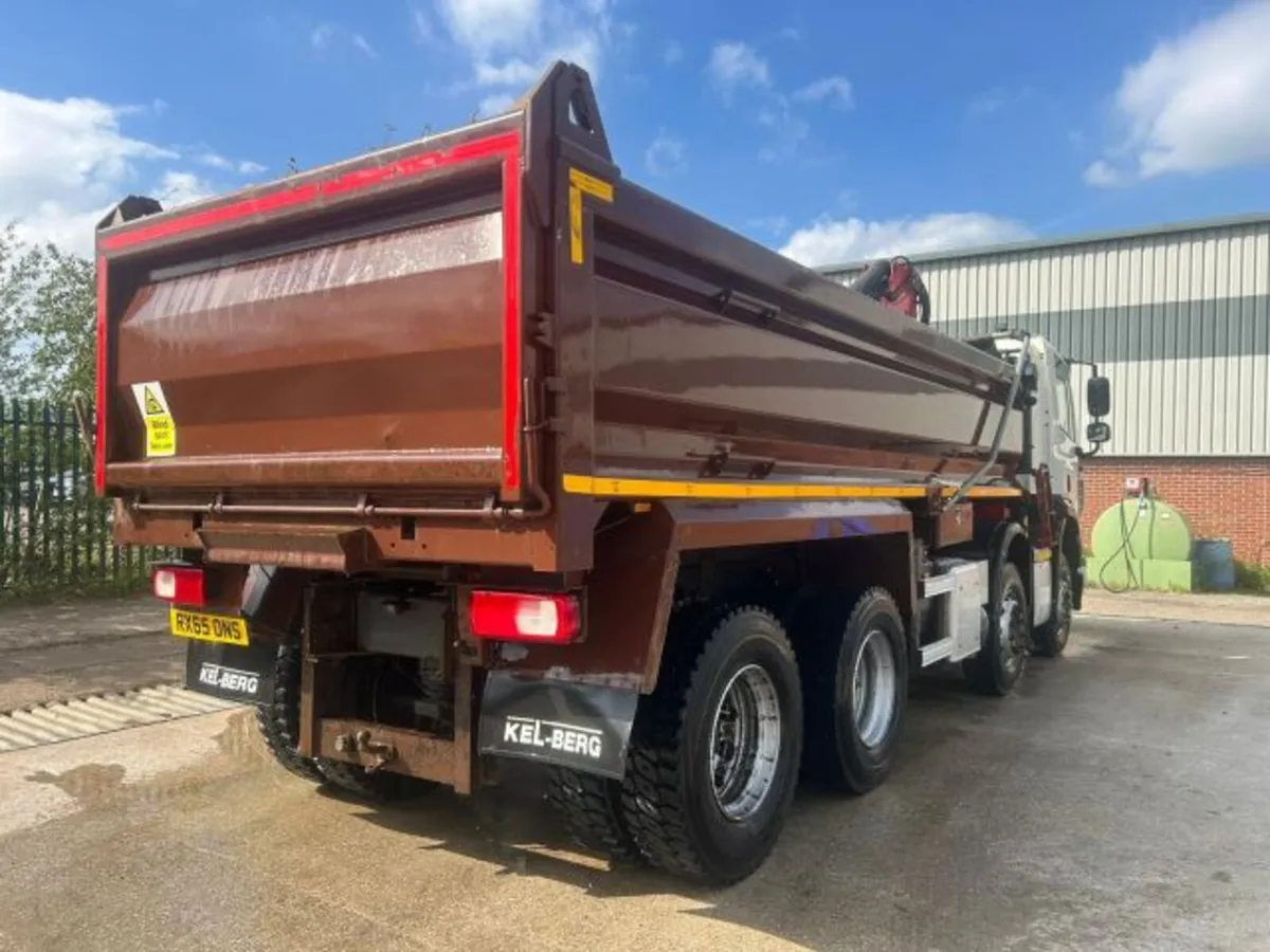 2015 DAF CF400 8x4 Steel Tipper Grab - Image 2