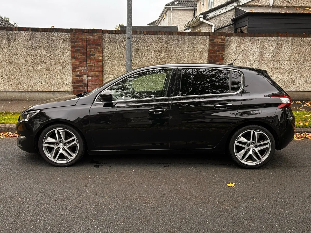 Peugeot 308 1.2 E-THP Manual - Image 3