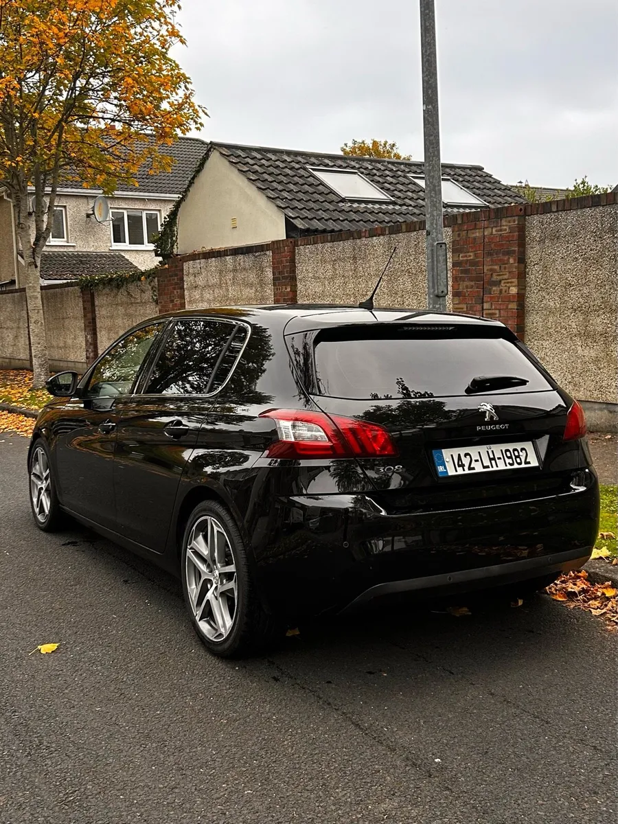 Peugeot 308 1.2 E-THP Manual - Image 4