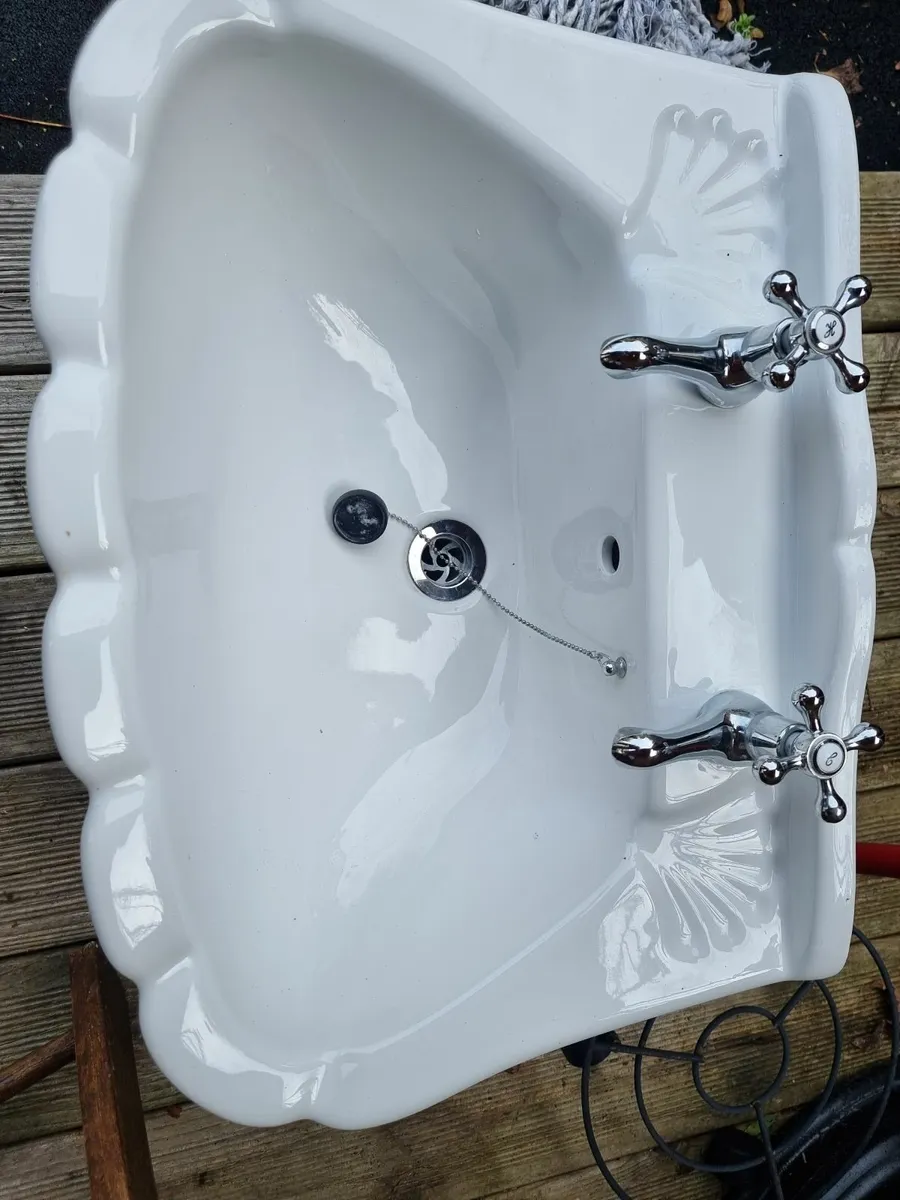 Bathroom sink, toilet and cistern - Image 1