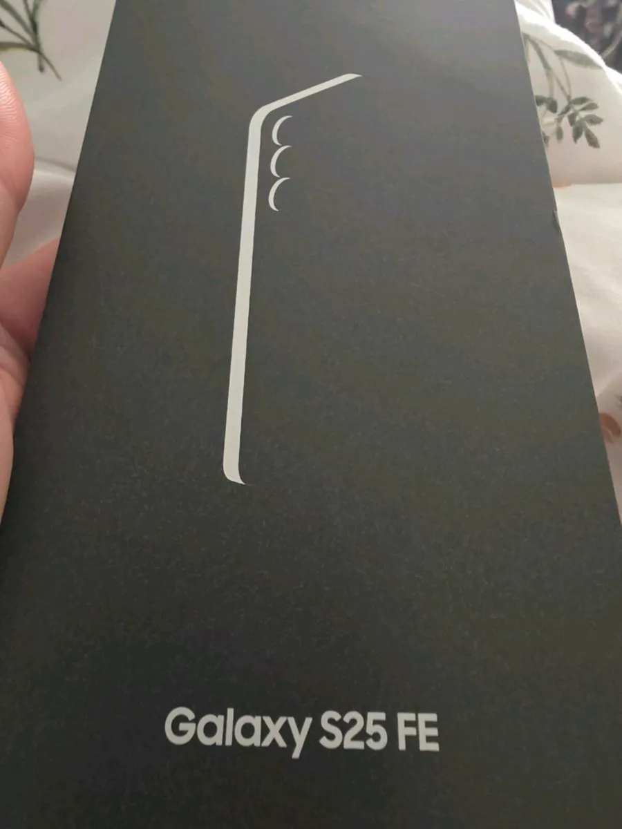 Samsung galaxy s25 FE - Image 3