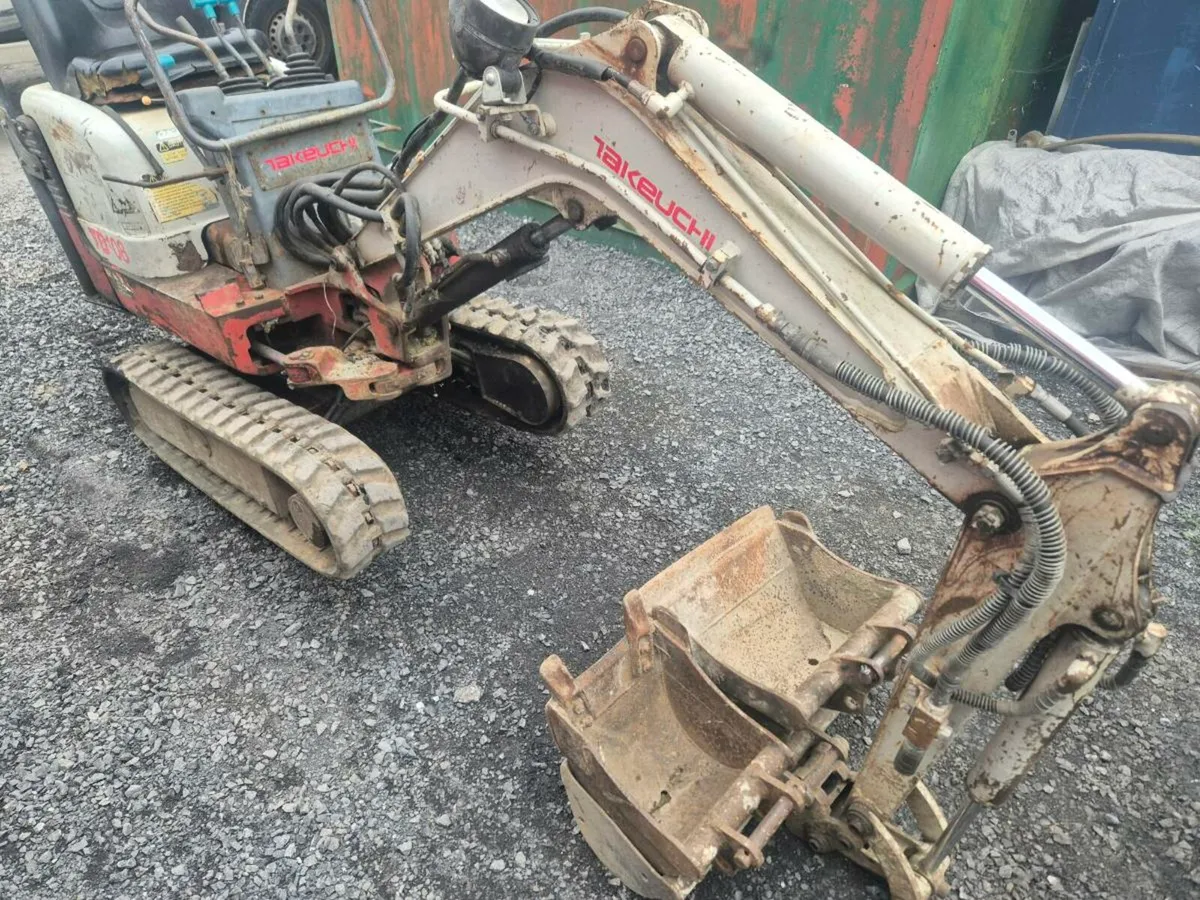 Takeuchi micro digger - Image 3