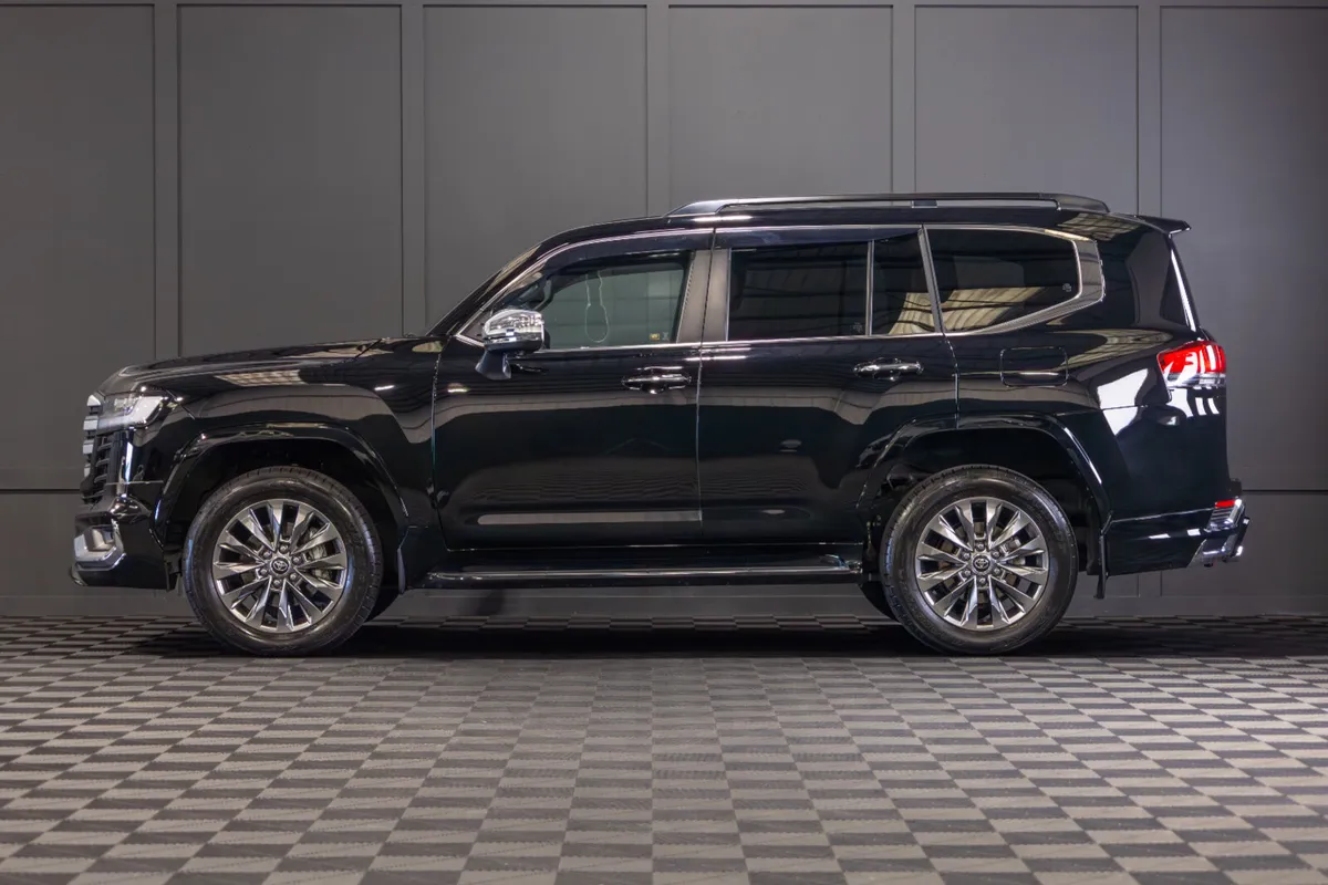 242 Toyota Landcruiser Amazon ZX 2 Seat Commercial - Image 3