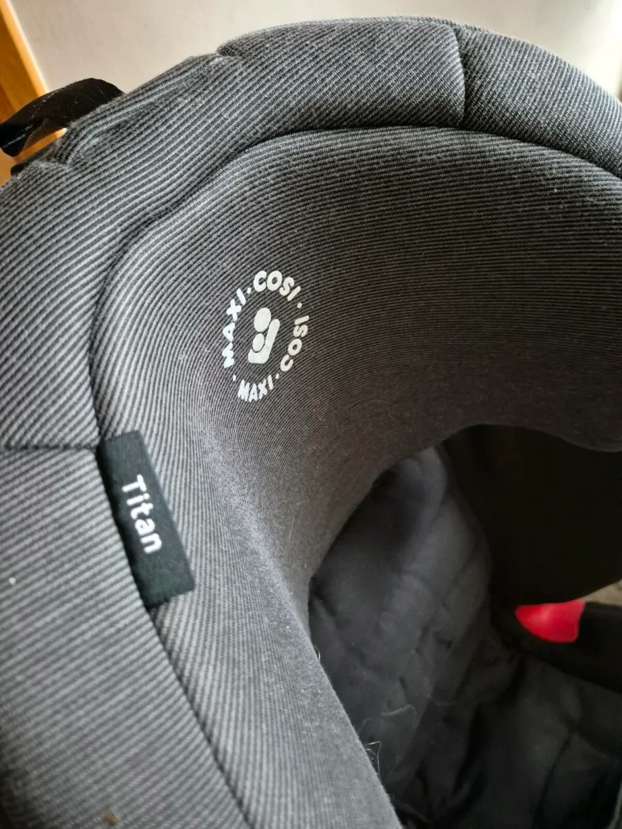 Maxi Cosi Titan Child's Car Seat - Image 2
