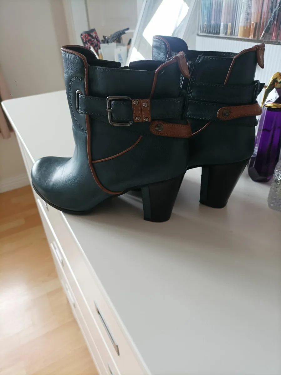 Womens boots - Image 1