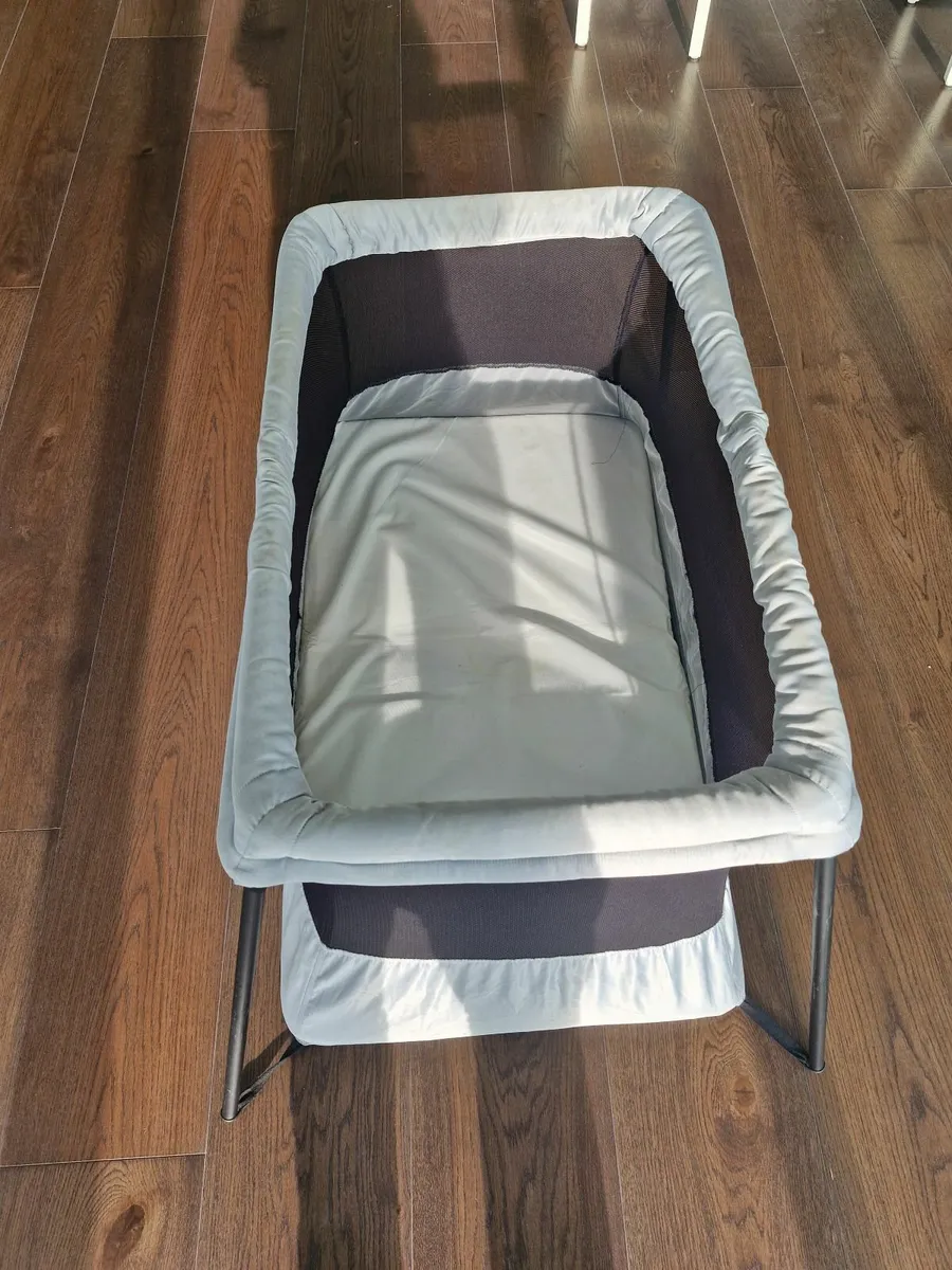 Baby Bjorn Travel Cot - Image 2