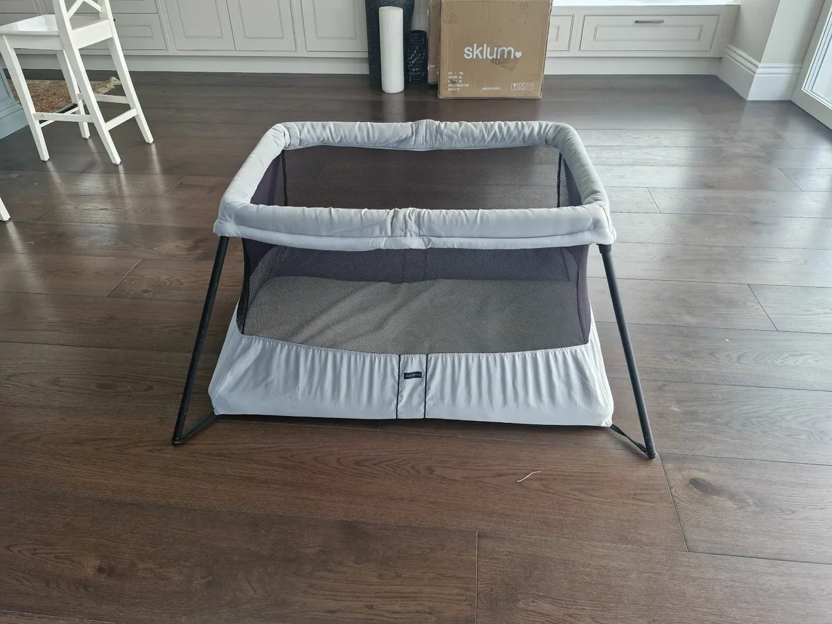 Baby Bjorn Travel Cot - Image 3