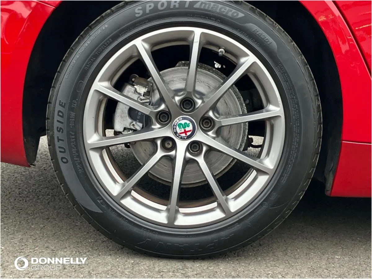 Alfa Romeo Giulia Diesel Saloon Super - Image 2