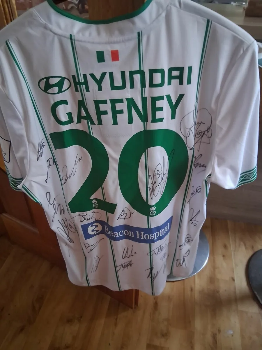 Shamrock Rovers 4 in a row signed Jersey - Image 1