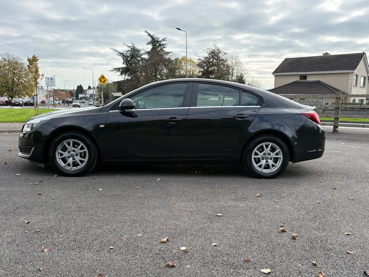 Opel Insignia 2015 only 141 km full service histor - Image 4