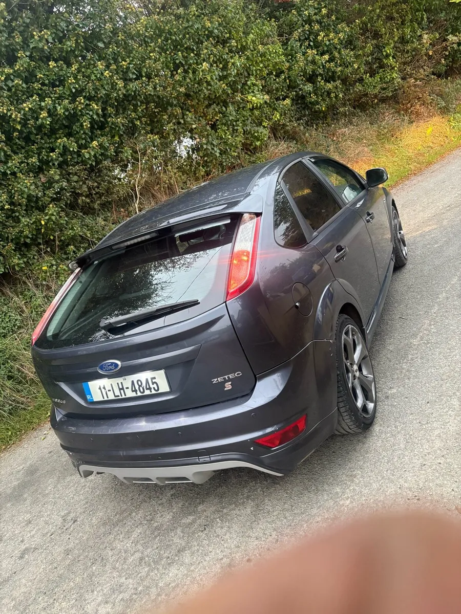 2011 ford focus S - Image 2