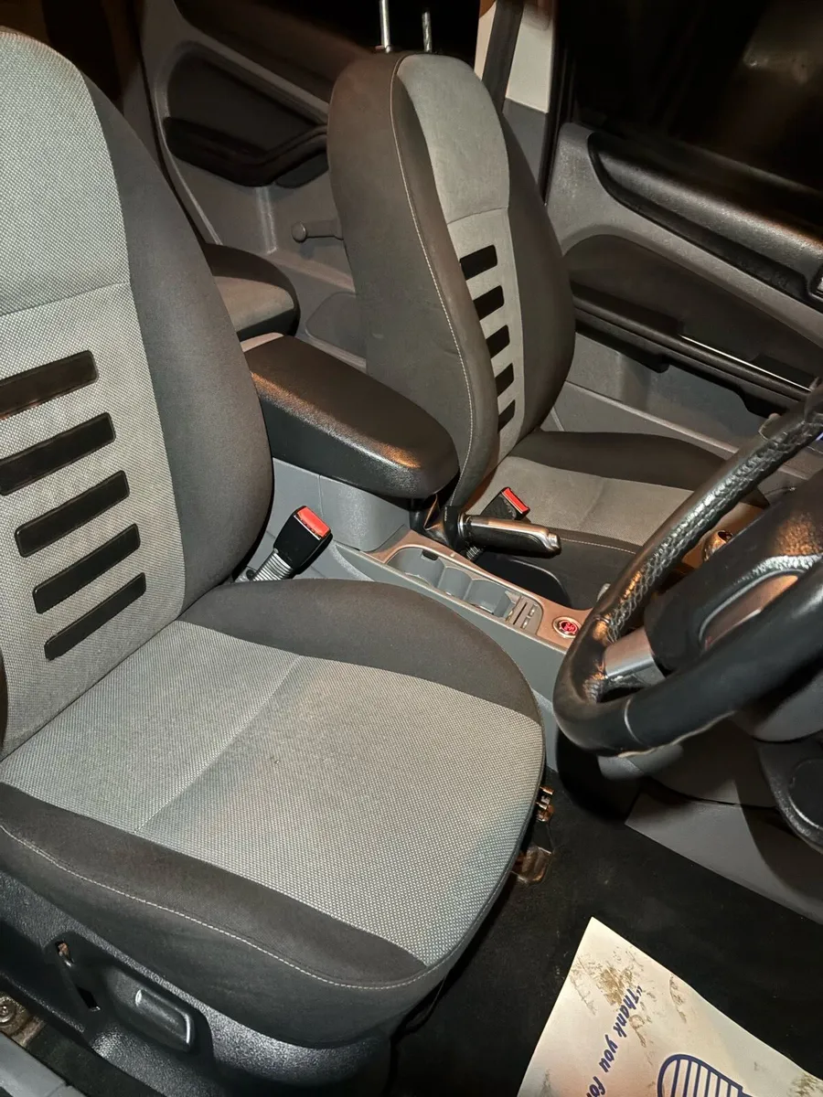 2011 ford focus S - Image 4