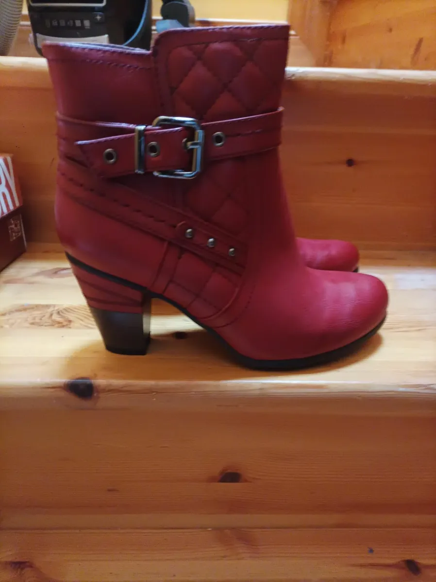 Womens boots - Image 1