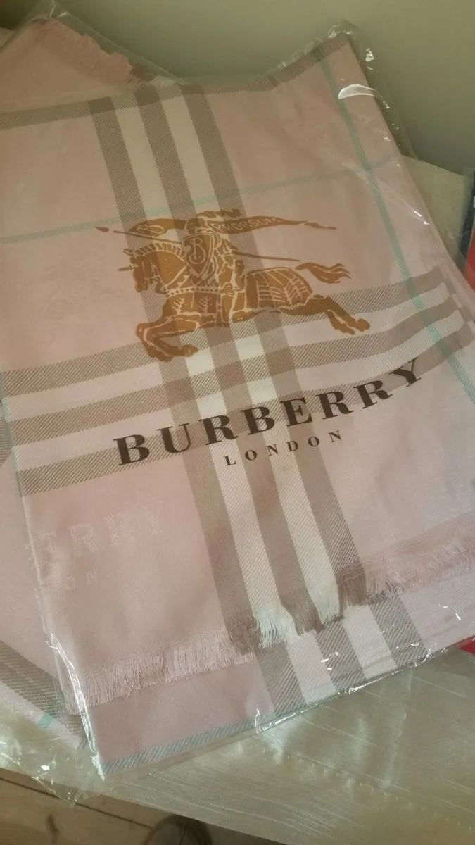 Burberry Silk/Wool Signature Tartan Scarves/Shawls - Image 3