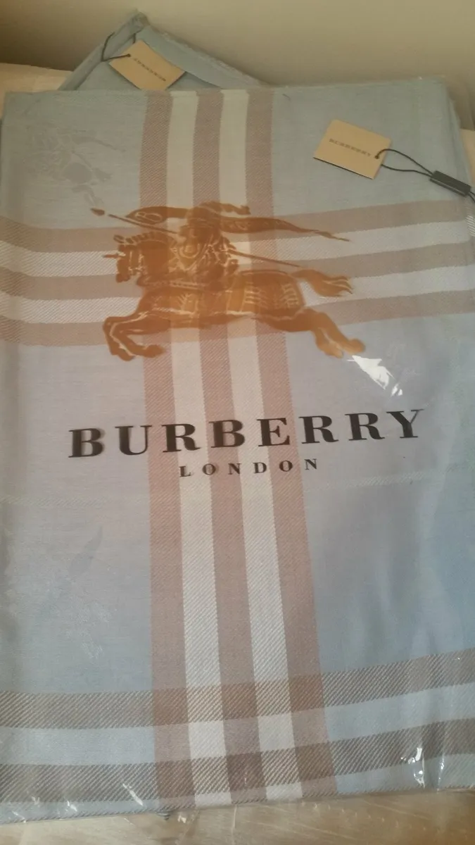 Burberry Silk/Wool Signature Tartan Scarves/Shawls - Image 4