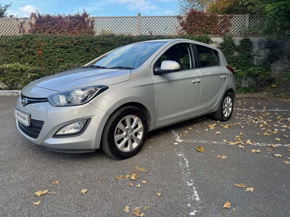 Hyundai i20 in excellent cond & warranty - Image 1