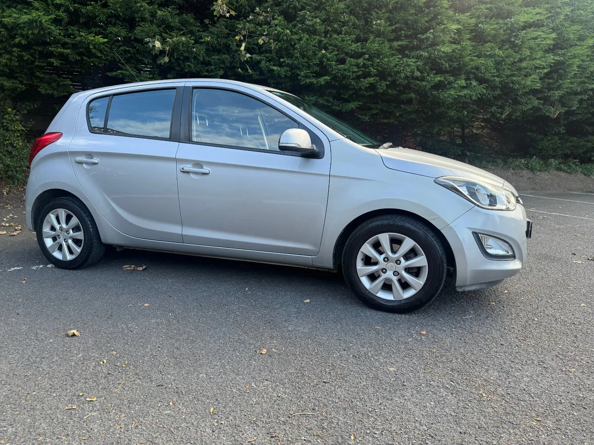 Hyundai i20 in excellent cond & warranty - Image 2