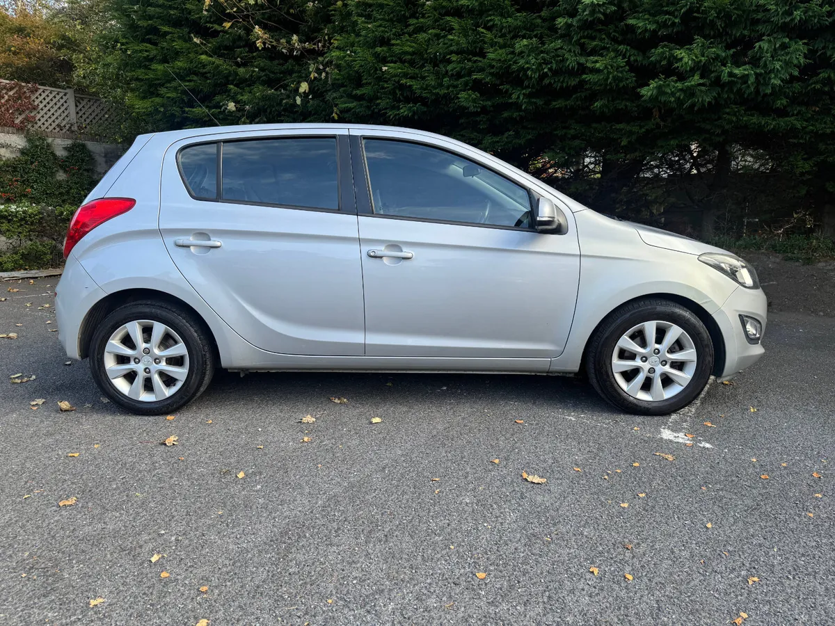 Hyundai i20 in excellent cond & warranty - Image 4