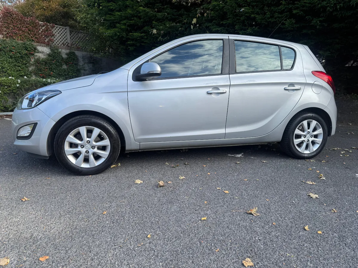 Hyundai i20 in excellent cond & warranty - Image 3