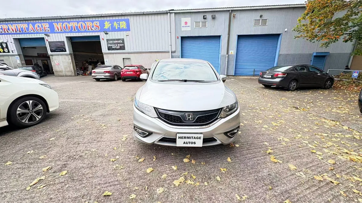 Honda Jade1.5 Hybrid Auto 6 SEATER 2015 - Image 2
