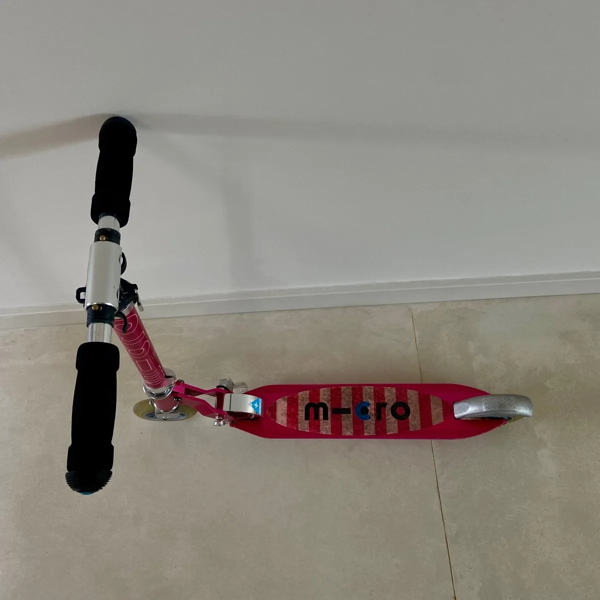 Kids Micro Sprite Scooter - Pink - Image 2