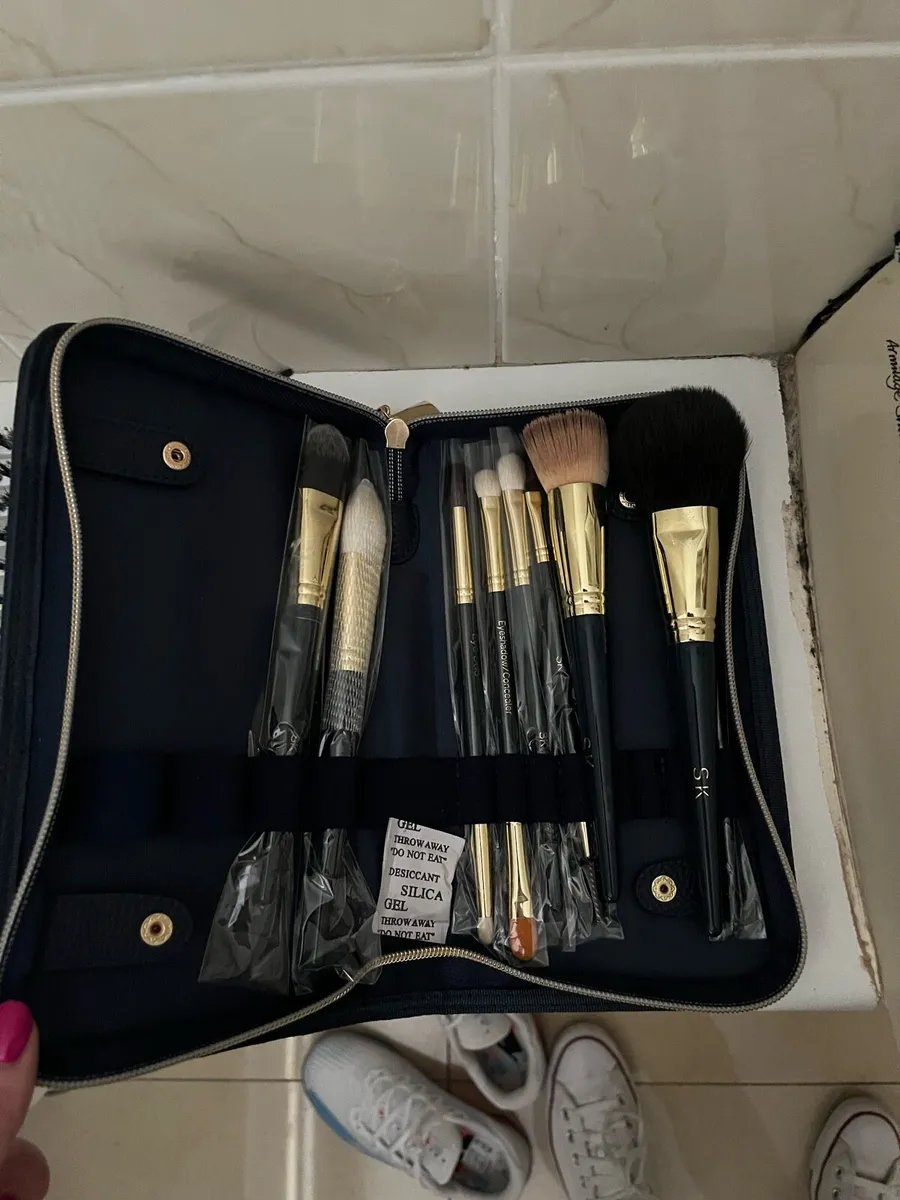 Sarah Keary Makeup Brushes - Image 1