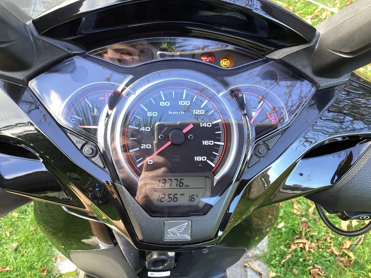 2018 Honda SH 300i - Image 2