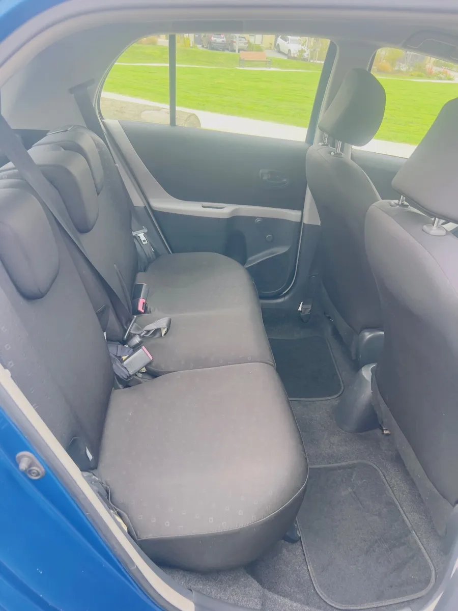Toyota Yaris 2006 - Image 2