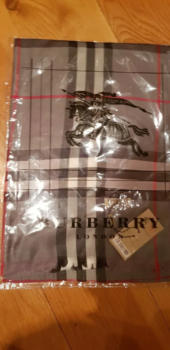 Burberry Silk/Wool Signature Tartan Scarves/Shawls - Image 2