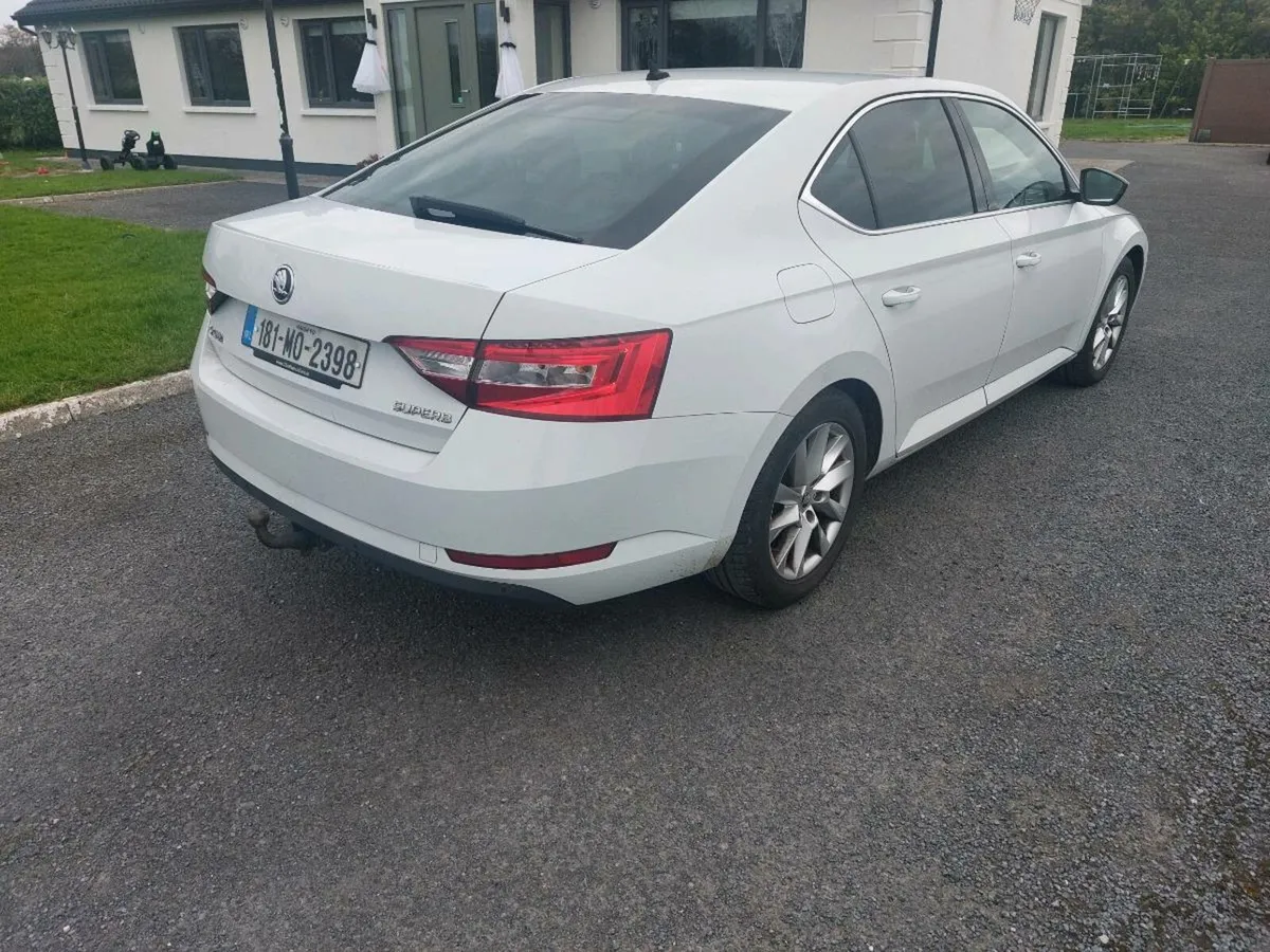 Skoda Superb 2.0 TDI DSG TechnologyPack - Image 3