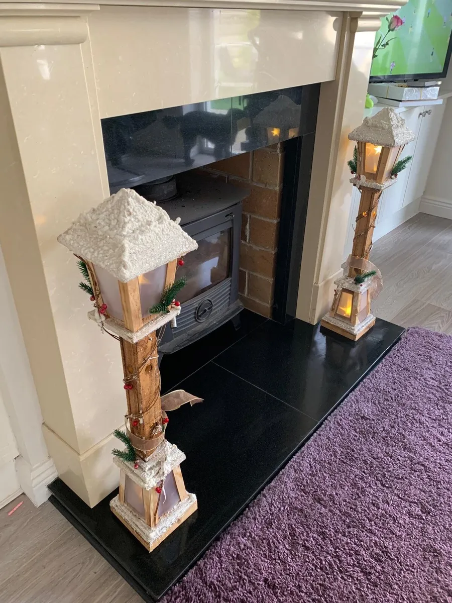 Lamppost Christmas Decoration - Image 2